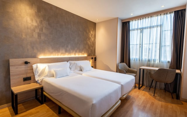 Отель Petit Palace Eixample