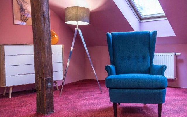 Spacious and Quiet Attic Flat in Centre