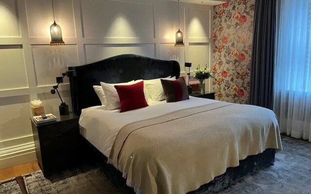 Manor House Lindley