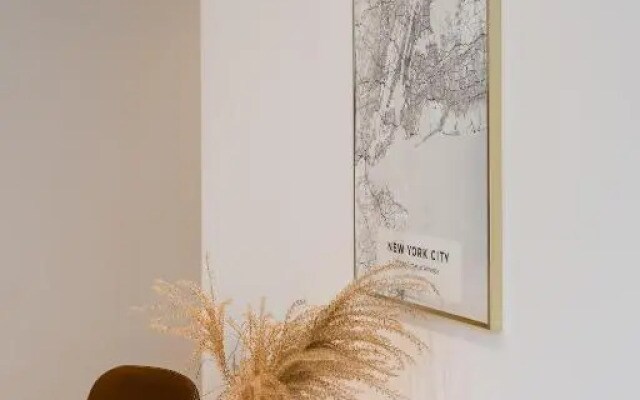 Central Apartment in Architectural Street