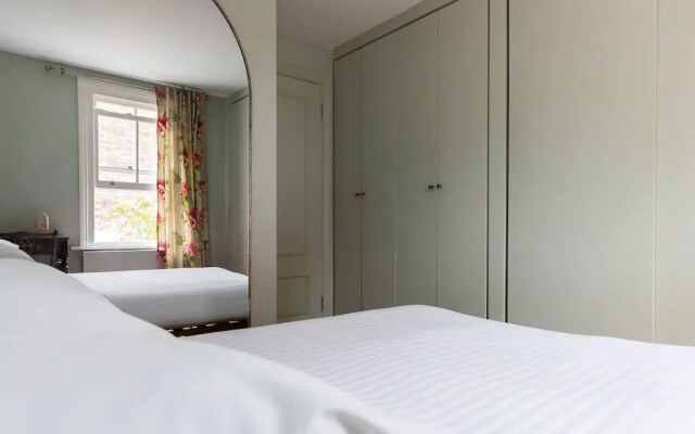 Brewster Gardens IV by Onefinestay