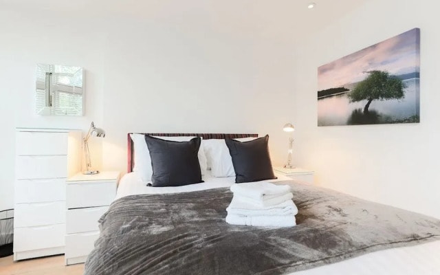Trafalgar Square by Excel Apartments