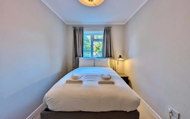 Charming Flat Near London Attractions