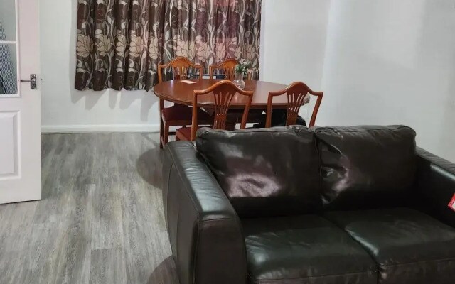 Dagenham - House - Stay5 - Parking - Greatlocation