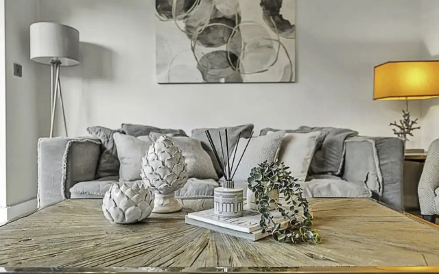Chic and Contemporary Retreat in Brentford