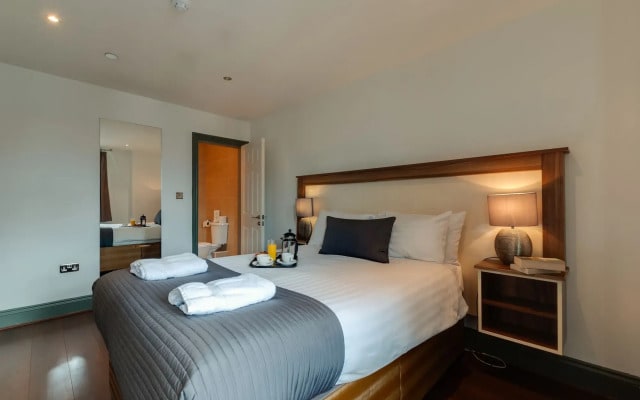 Base Serviced Apartments - Sir Thomas Street