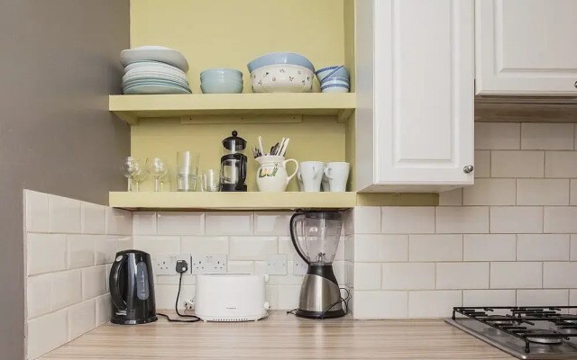 Bright 1 Bedroom Flat in Oval