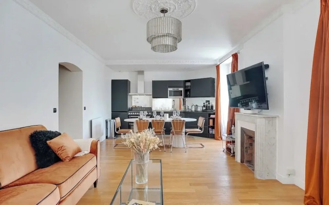 Chic 2BR Retreat for 4P- Heart of Invalides