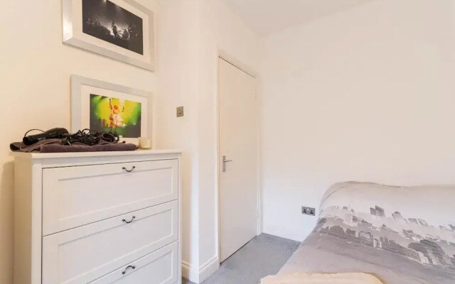 Fantastic 3BD Flat Bethnal Green London Zone 2!