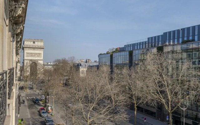 Luxury 4 Bed Residence - Next to Arc de Triomphe