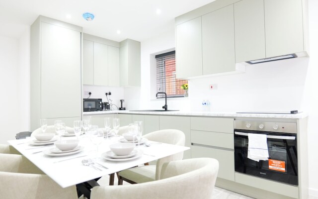 The Wembley Chic Retreat 3 Bed Flat