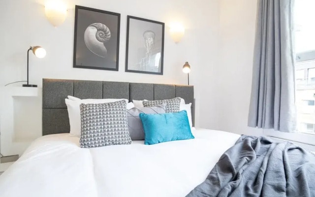 City View Three-bed Premier Apartment London