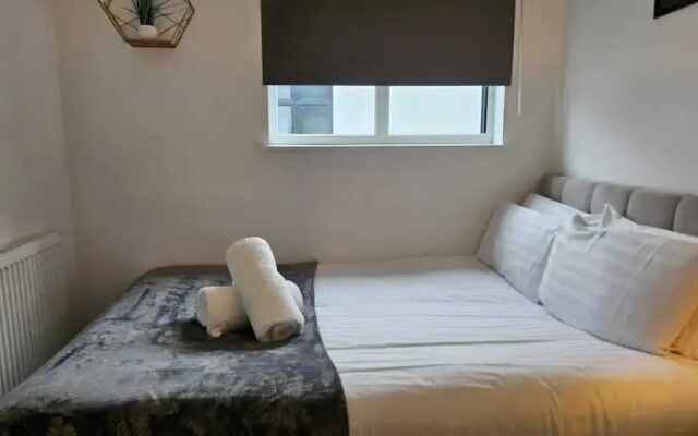 Cozy Liverpool Apartment With 2 Bedrooms