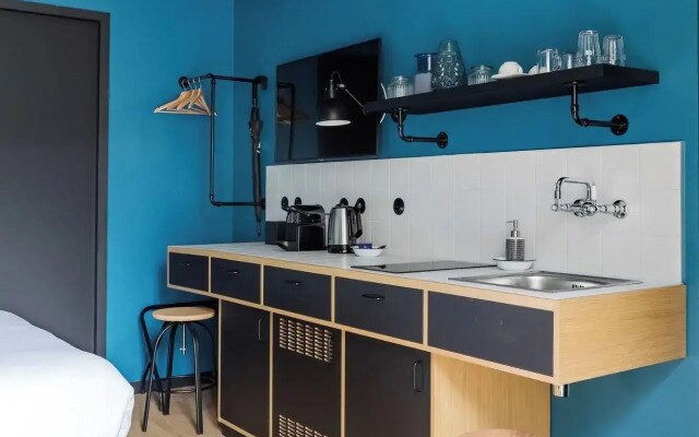 Deskopolitan House