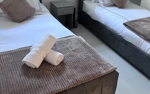 2bed Apartment-free Parking, Pets, Garden, Central