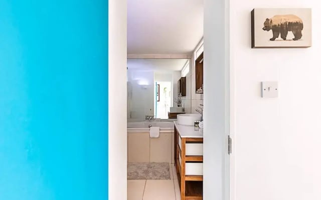 Bright Flat For 2 in Dartmouth Park