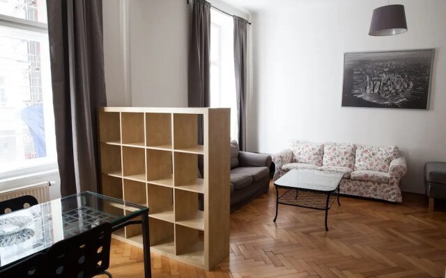 Spacious 2 Bedroom Apartment With Nice Terrace