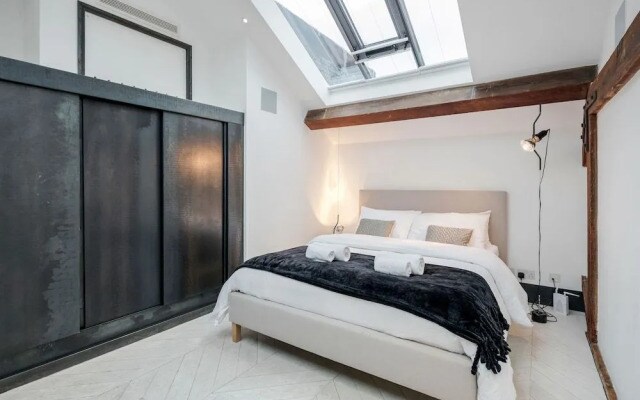 Skyline Water Front Penthouse Apartment