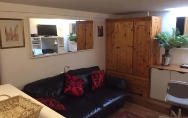 1 Bedroom Shadwell Flat