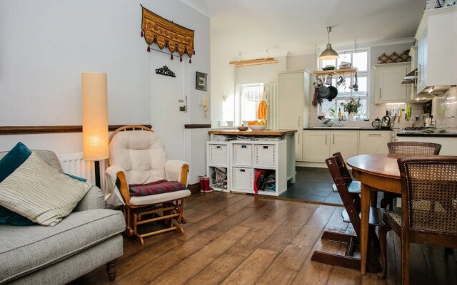 3 Bedroom Apartment Sleeps 6 in Dalston