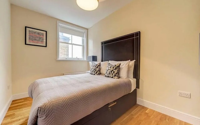 Modern 3 Bed Apartment Next to the Park - 210a