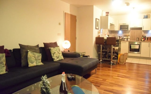 Spacious 1 Bedroom Flat With Covered Balcony