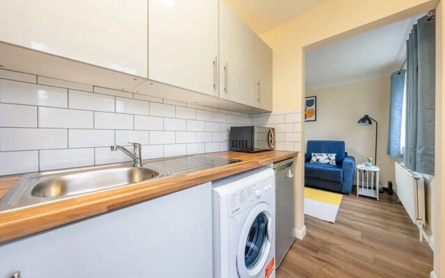 Staines Studio Apartment - Heathrow
