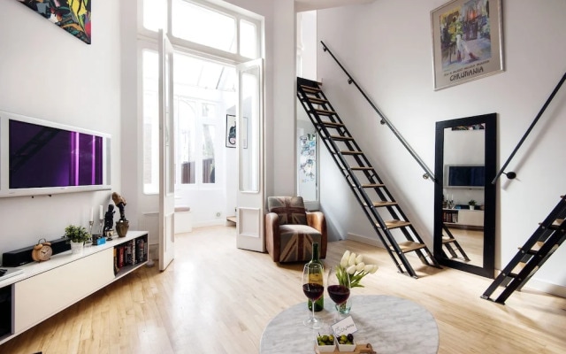 Bright Cromwell Road Loft - JSD