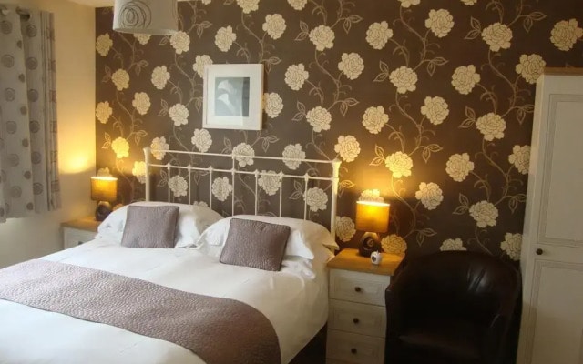 Canal View Bed And Breakfast