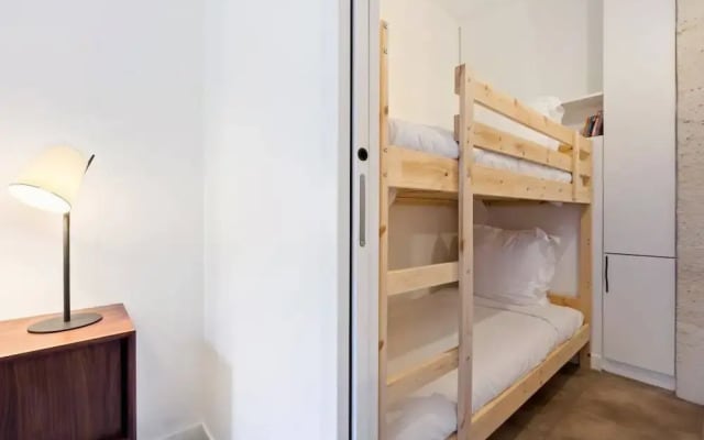Contemporary & Comfortable 2 Bedroom Apartment in Paris