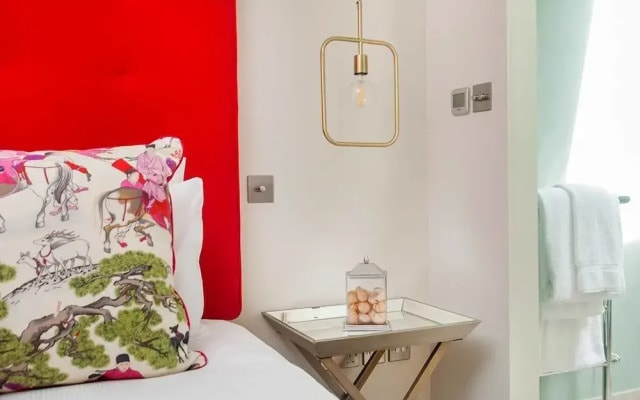Quirky 2BR flat with terrace, near Shoreditch!