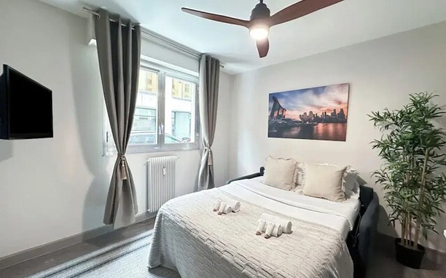 1601 Dumont
