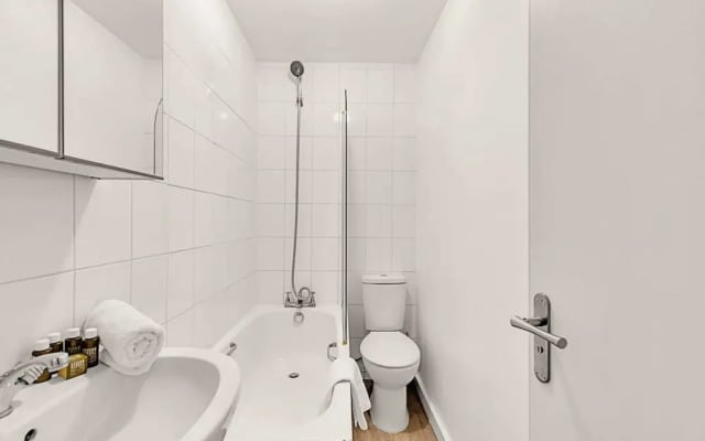 Bright and Newly Furnished Acton Apartment