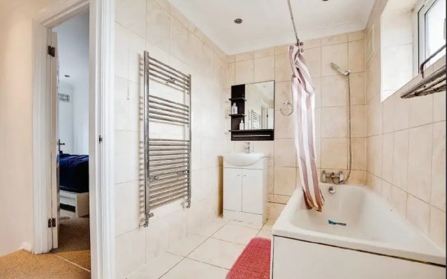 3 Bedroom in Northolt by Stayfolk