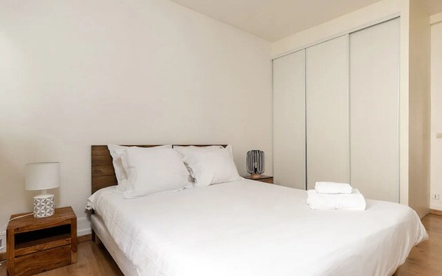 Eiffel Tower - Rue Cler Area Apartment