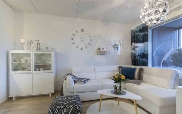 Tuomas' Luxurious Suites, Nilo