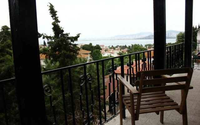 Büyükada Apart Hotel - Karadağ Apart
