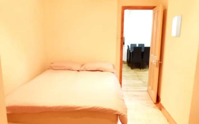 SS Property Hub - Family Apartment Kensington