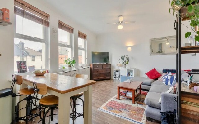 3 Bedroom in Clapham Junction With Roof Terrace