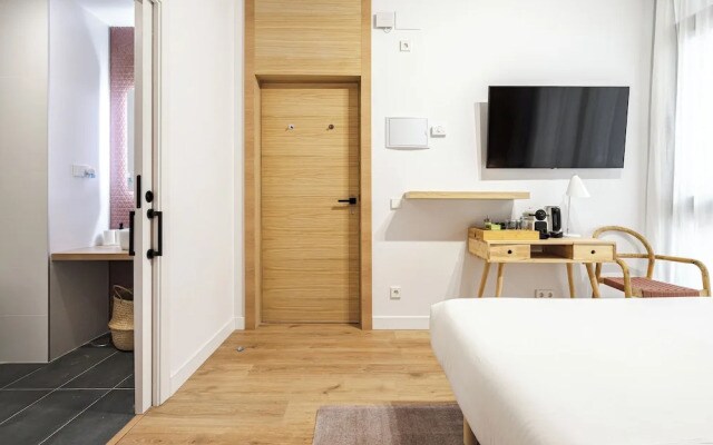 Vallecas Suites by Olala Homes