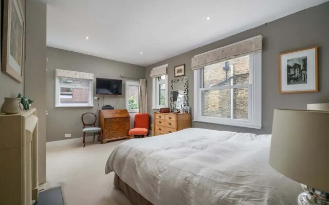 Modern flat near Battersea Park, London