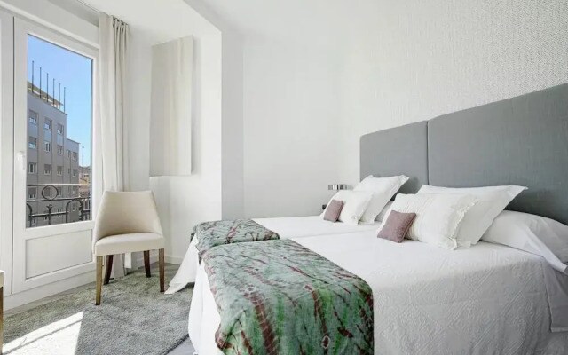 The Best Location, 8pax, 3BD & 2Bth, Reina Sofia II