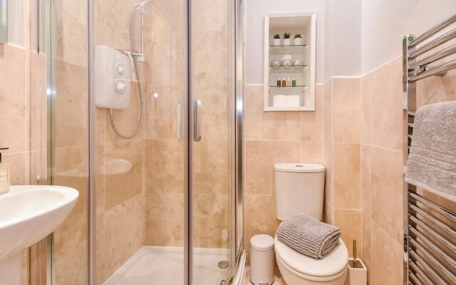 Saxon Rose Apartment
