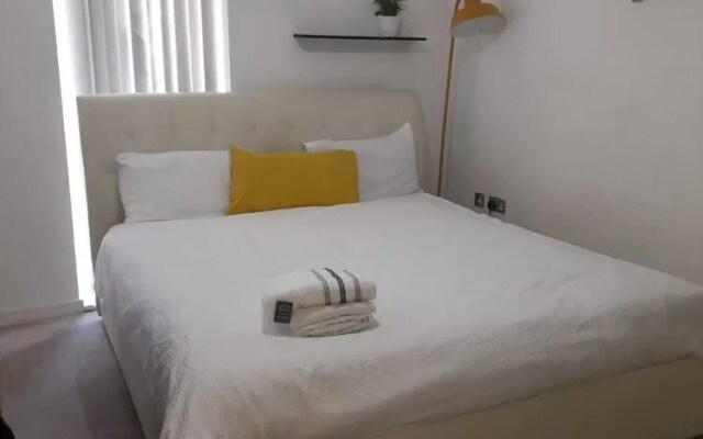 Immaculate 3-bed Apartment in Barking