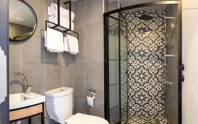 Glori̇a Ai̇rport Hotel