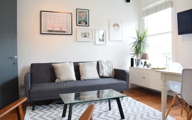 Modern 2 Bedroom Flat in Queen's Park