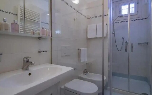 Lo Squero 3 Apartment With Balcony in Dorsoduro