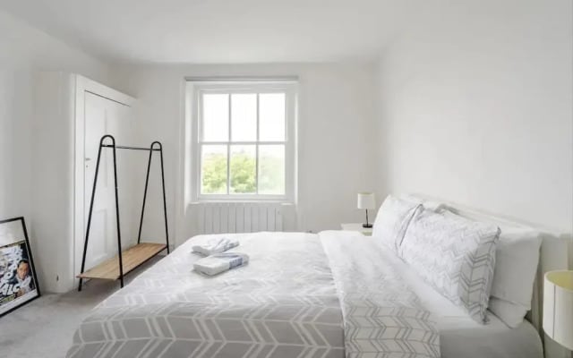 Leinster Square Deluxe Apartment in Central London