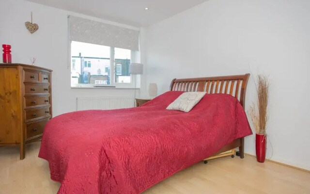 Stunning 3 Bedroom House With Garden in Battersea