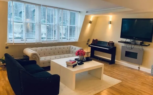 Captivating 3Bed Apartment in London